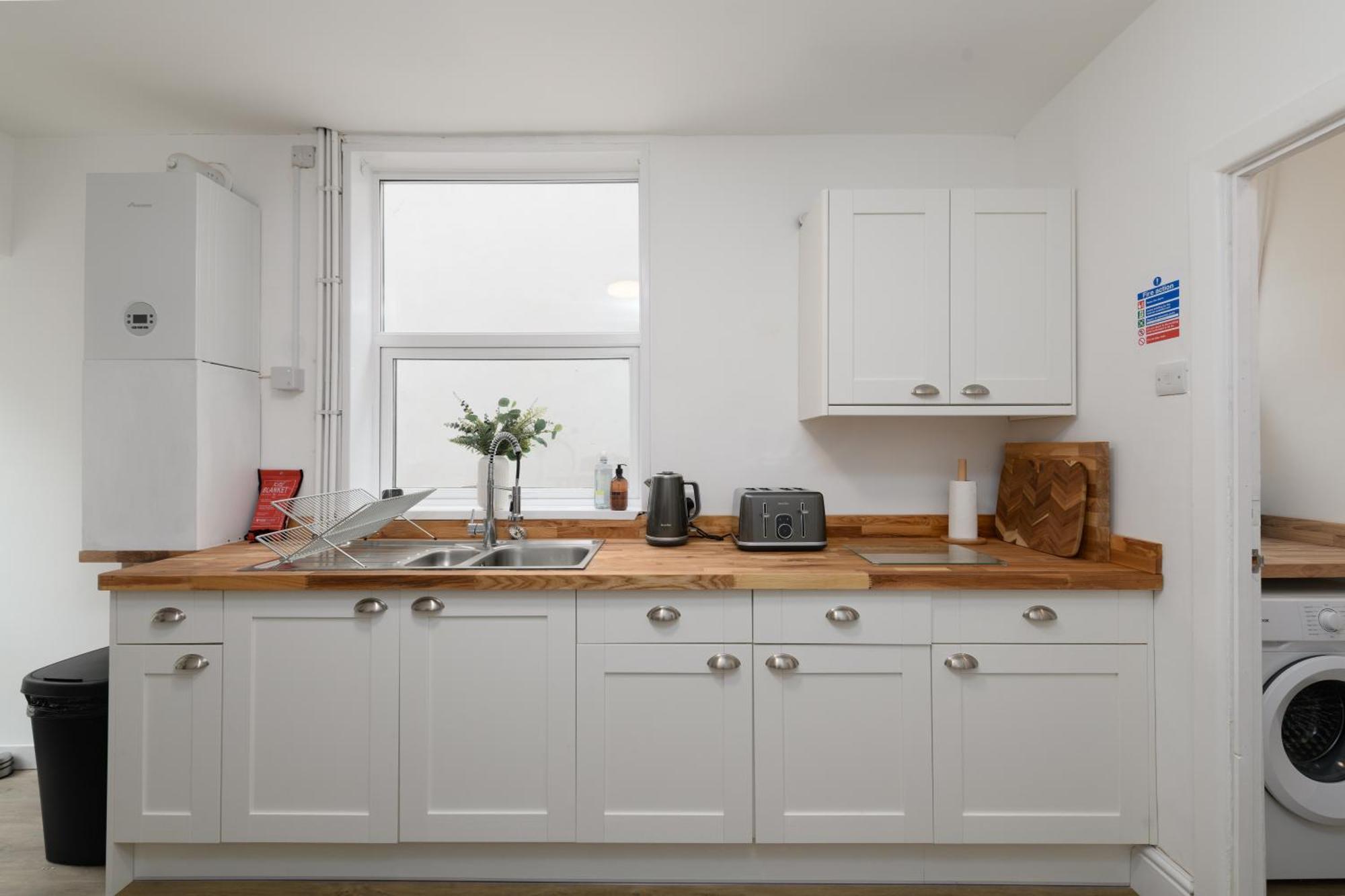 Cosy 3 Bedroom Apartment Swansea